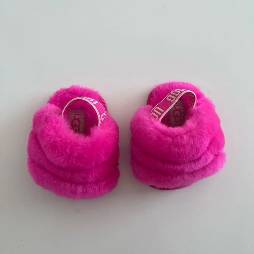 NWOT UGG BABY “fluff yeah” Vibrant Pink Fluffy Slippers